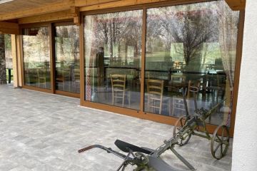 Come sfruttare gli spazi di un ristorante con l’installazione di vetrate in alluminio?